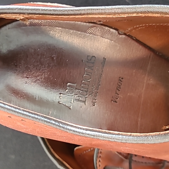 Allen Edmonds Men 11 B Vernon Saddle Brown Plain Perf Toe 8838, like new - Picture 4 of 8